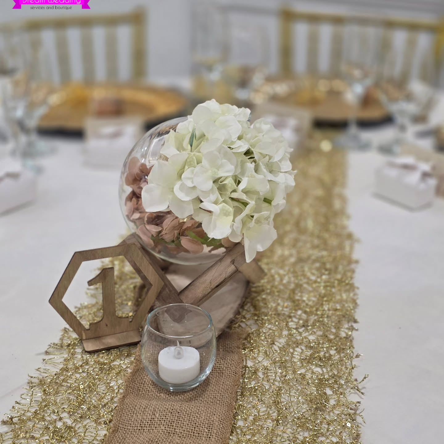 Guest table floral and number detail